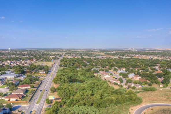 648 W County Line Rd, New Braunfels, TX 78130